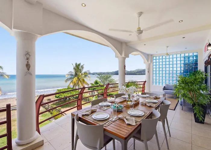 Ferienhaus Beachfront Penthouse With Panoramic Ocean Views *