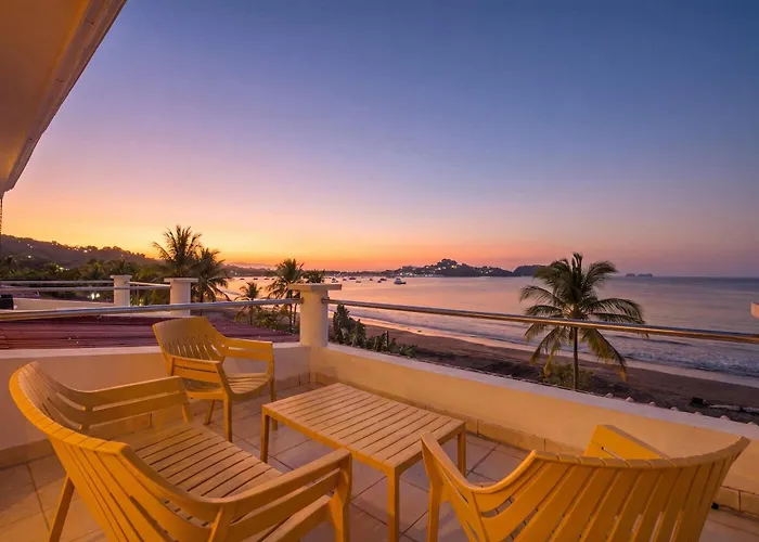 Beachfront Penthouse With Panoramic Ocean Views