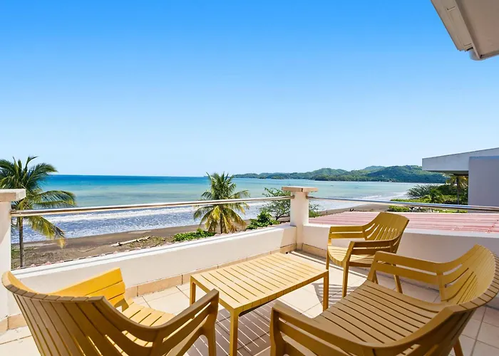 Ferienhaus Beachfront Penthouse With Panoramic Ocean Views *