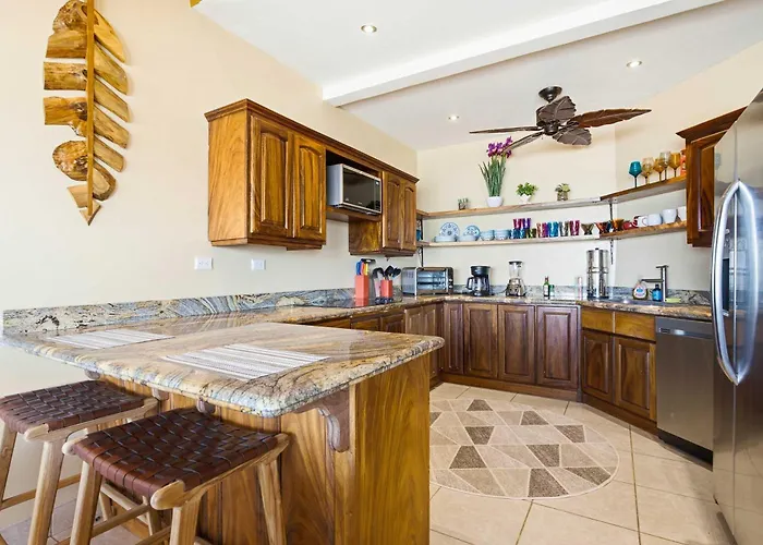 Beachfront Penthouse With Panoramic Ocean Views Ferienhaus *