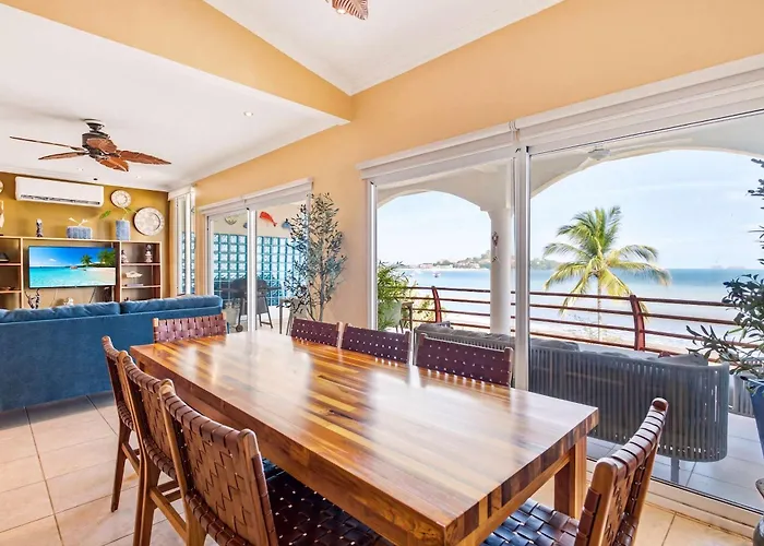 Beachfront Penthouse With Panoramic Ocean Views Ferienhaus *